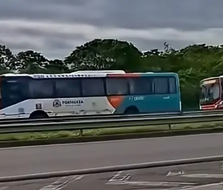 Imagem da notícia Ônibus da Prefeitura com nova identidade visual chegam a Fortaleza; veja imagens