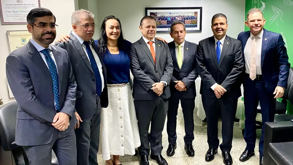 Foto dos deputados no Café da Oposição desta terça-feira (3).