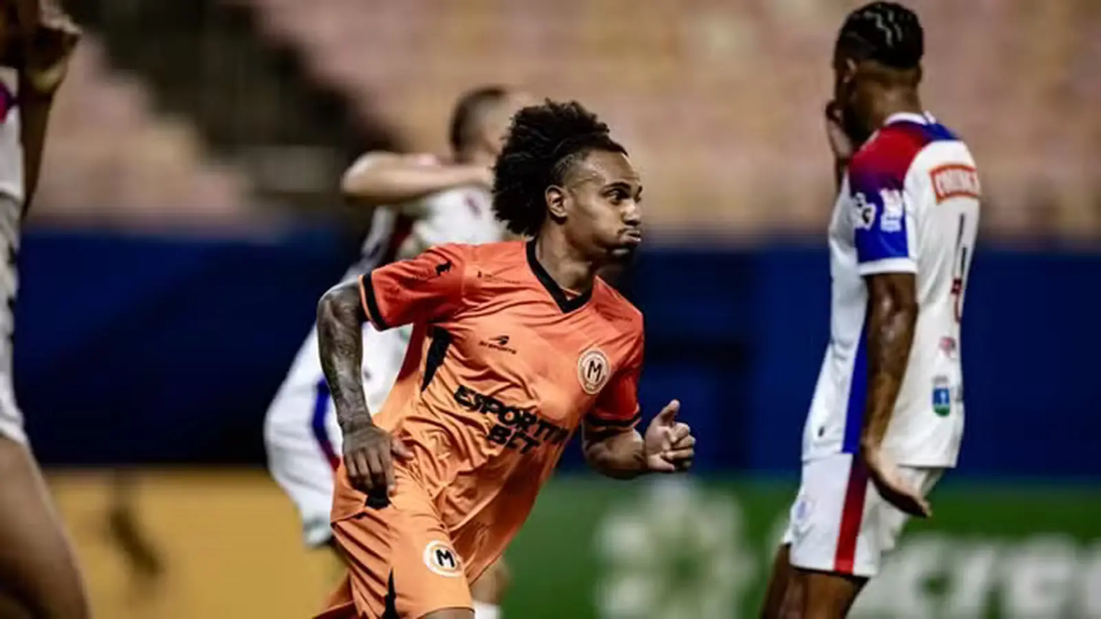 Atleta do Manauara comemora gol