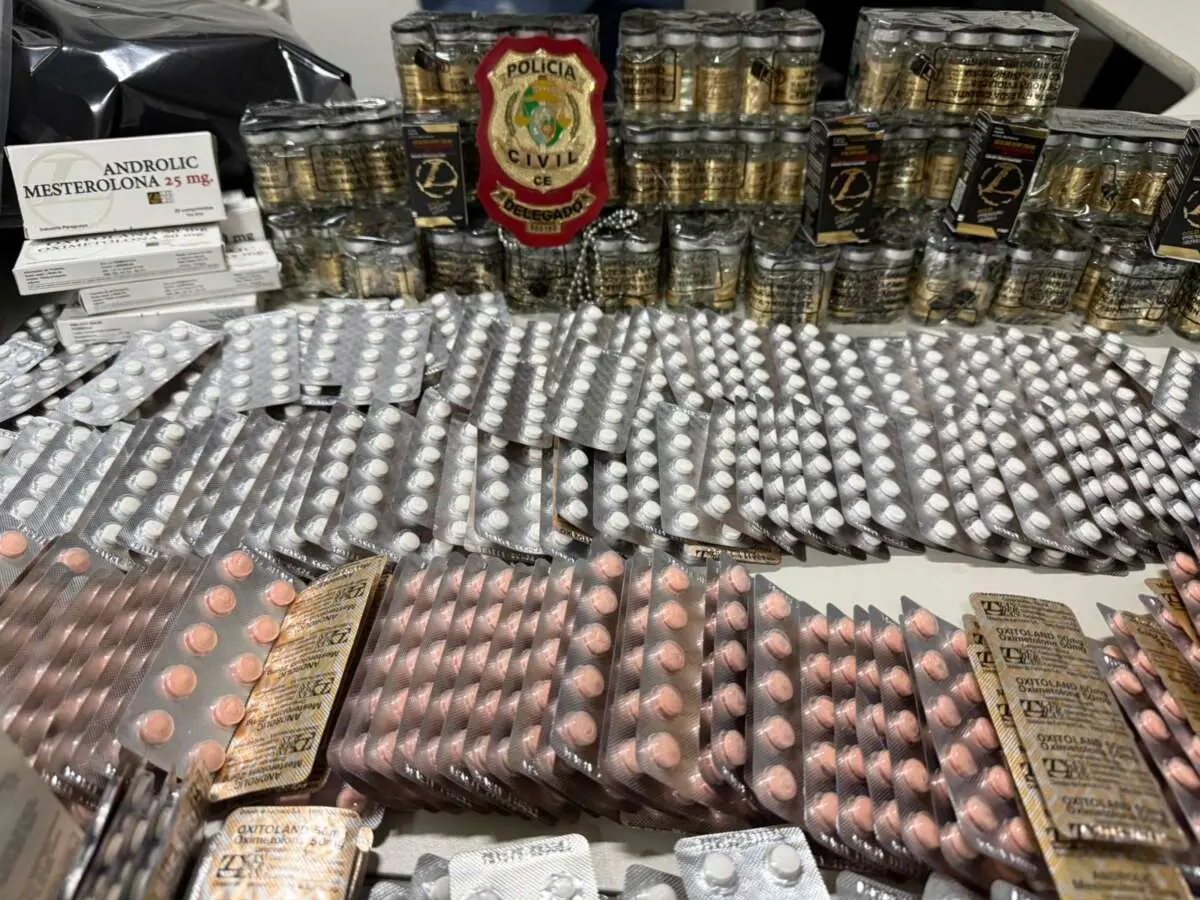 foto da Polícia Civil do Ceará mostra série de anabolizantes apreendidos em Fortaleza.
