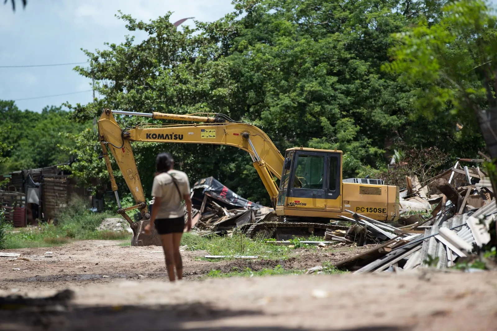 Ocupação no bairro Dias Macedo chegou a receber 500 famílias e hoje está sendo removida.