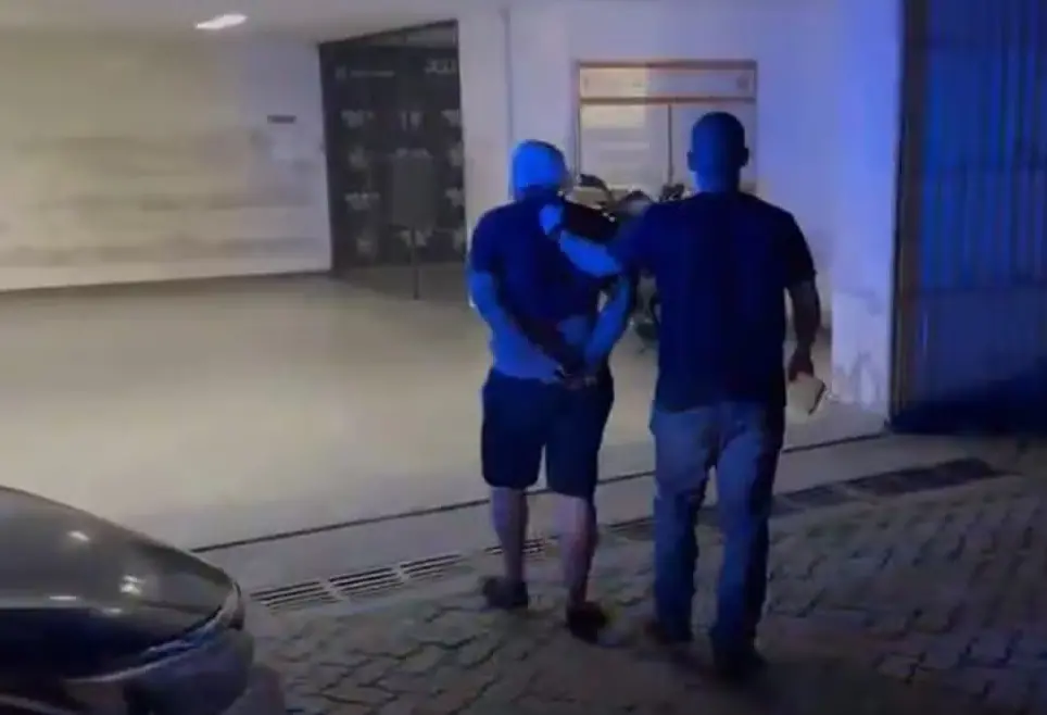 Imagem de homem preso após matar filho de ex-namorada e estuprá-la no RJ.