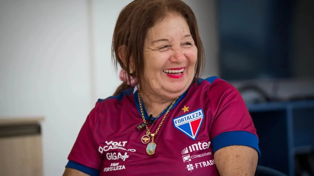 Toinha trabalha como auxiliar de nutrição no Tricolor do Pici.