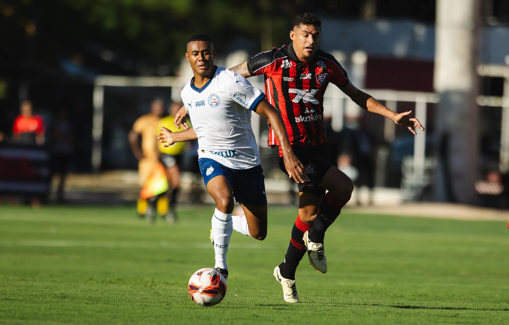 Foto de jogadores de Bahia e Vitória, que decidem o Campeonato Baiano de 2026