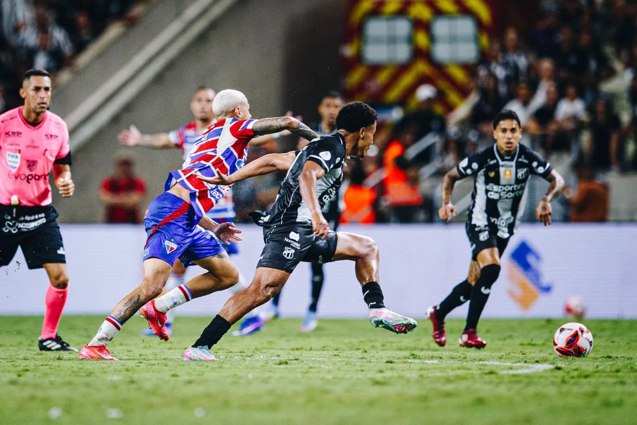 Ceará e Fortaleza durante Clássico-Rei.