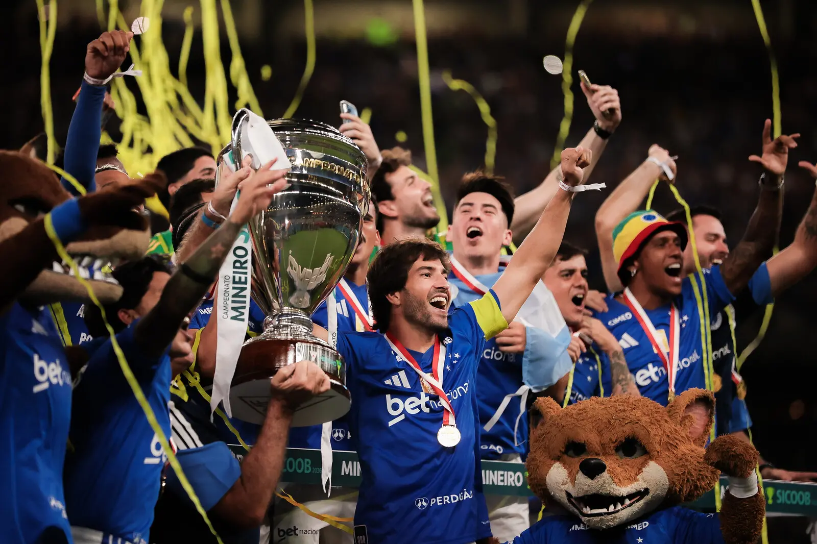 Elenco do Cruzeiro comemora gol