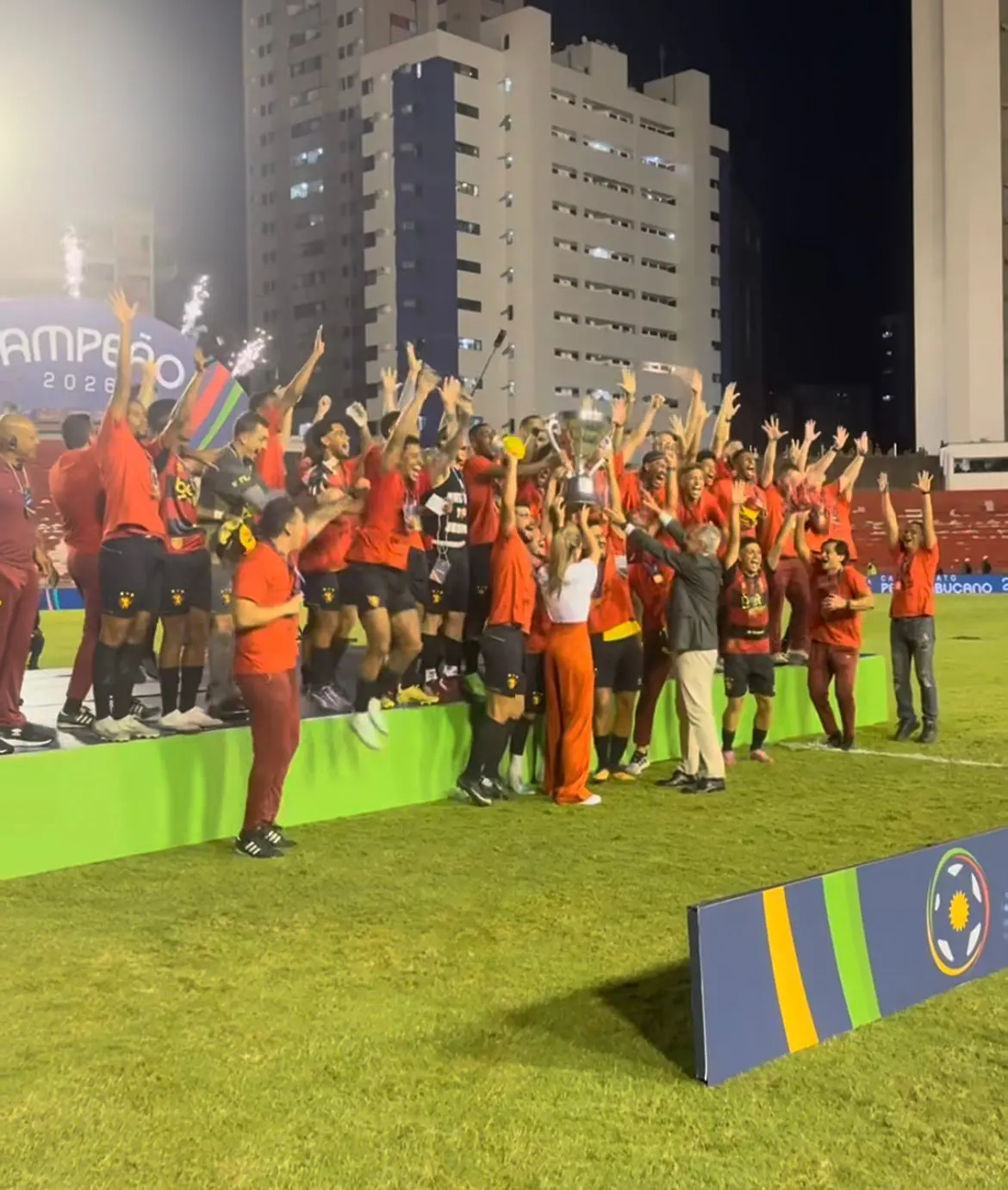 Sport comemora título