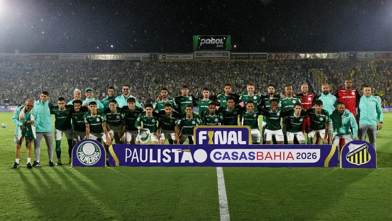 Elenco do Palmeiras comemora gol