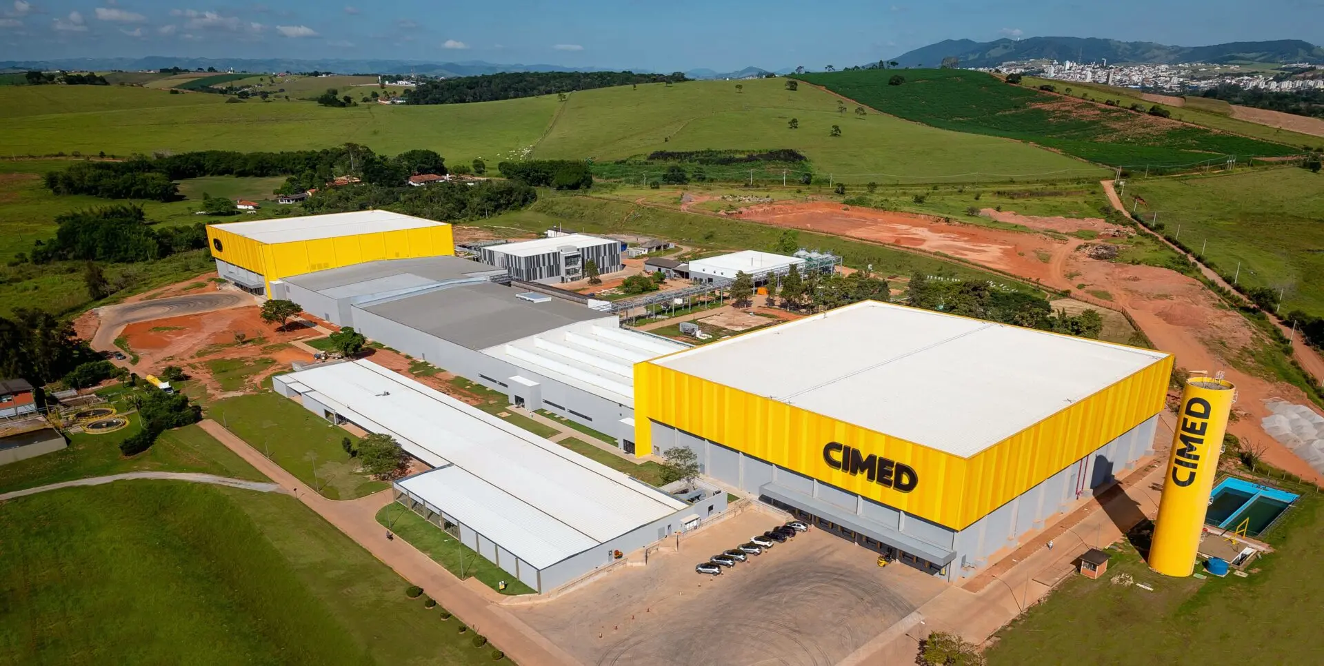 Foto aérea de fábrica da Cimed, companhia farmacêutica que estuda nova planta no Nordeste.