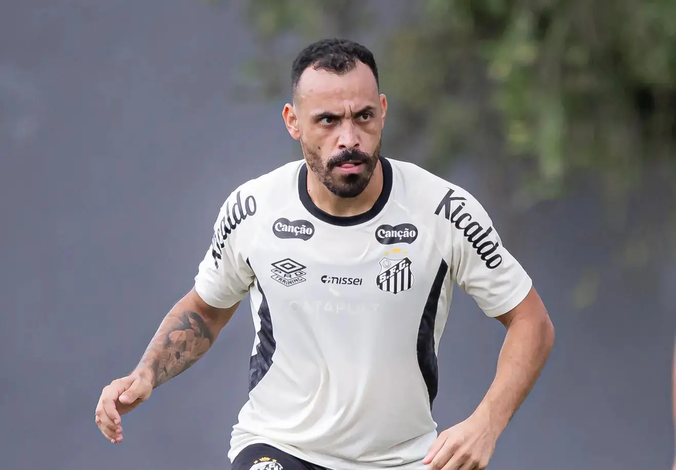 Moisés em ação pelo Santos
