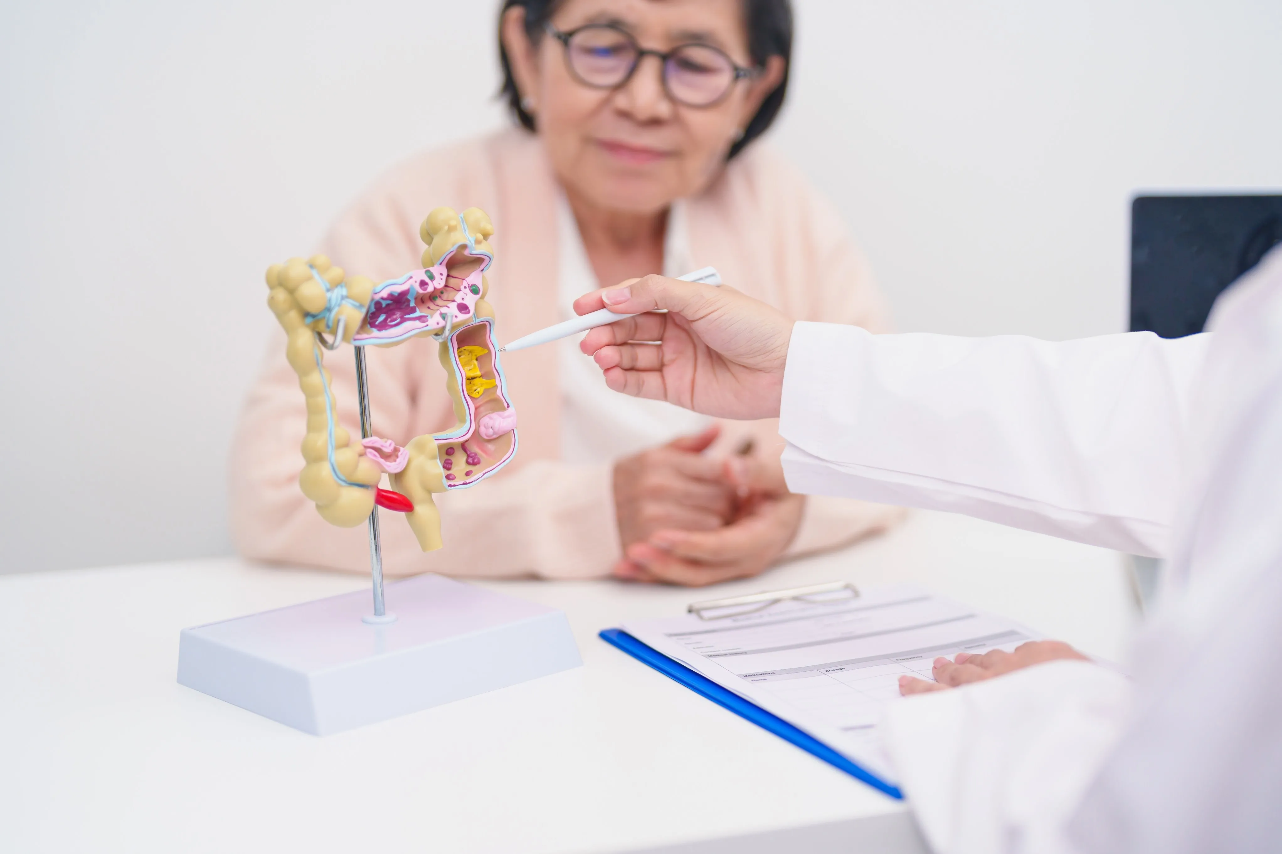O câncer colorretal é um tumor maligno que afeta o intestino grosso.