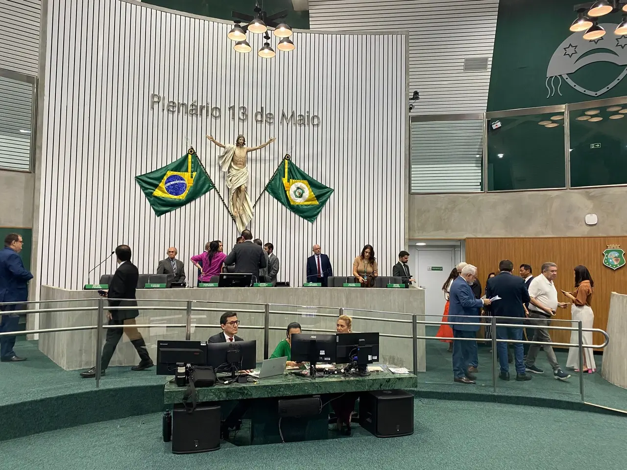 Plenário 13 de Maio da Alece durante a sessão desta quarta-feira (11).