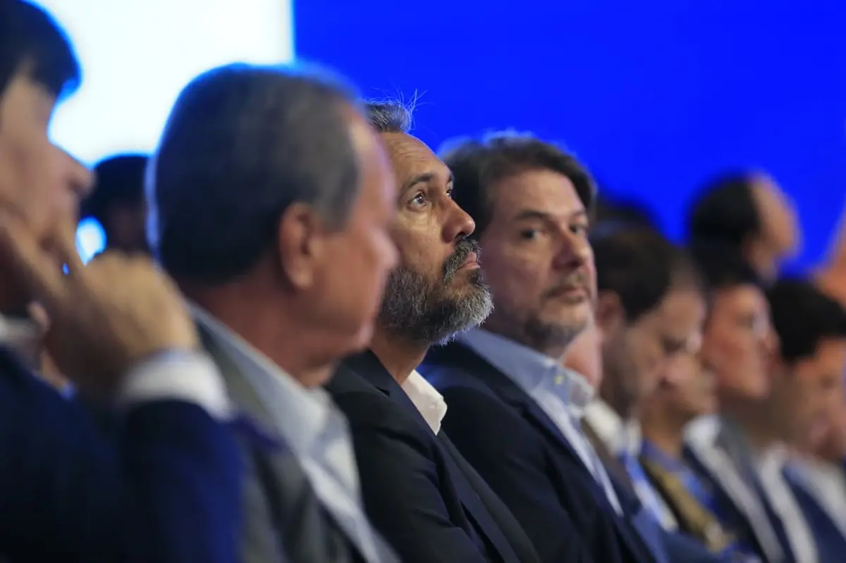 Governador Elmano de Freitas e senador Cid Gomes em evento da Fiec