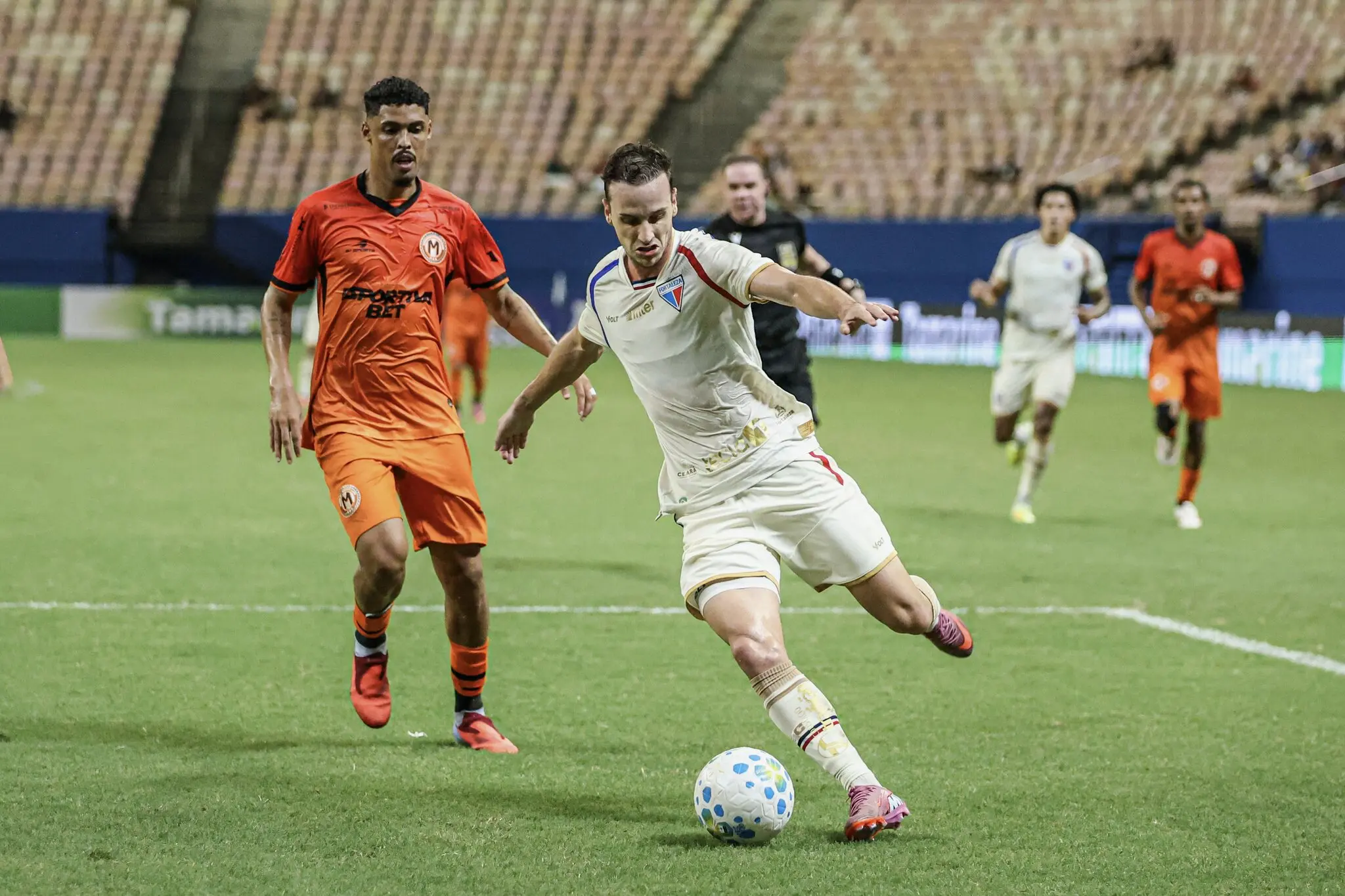 Pochettino em jogo do Fortaleza contra o Manauara