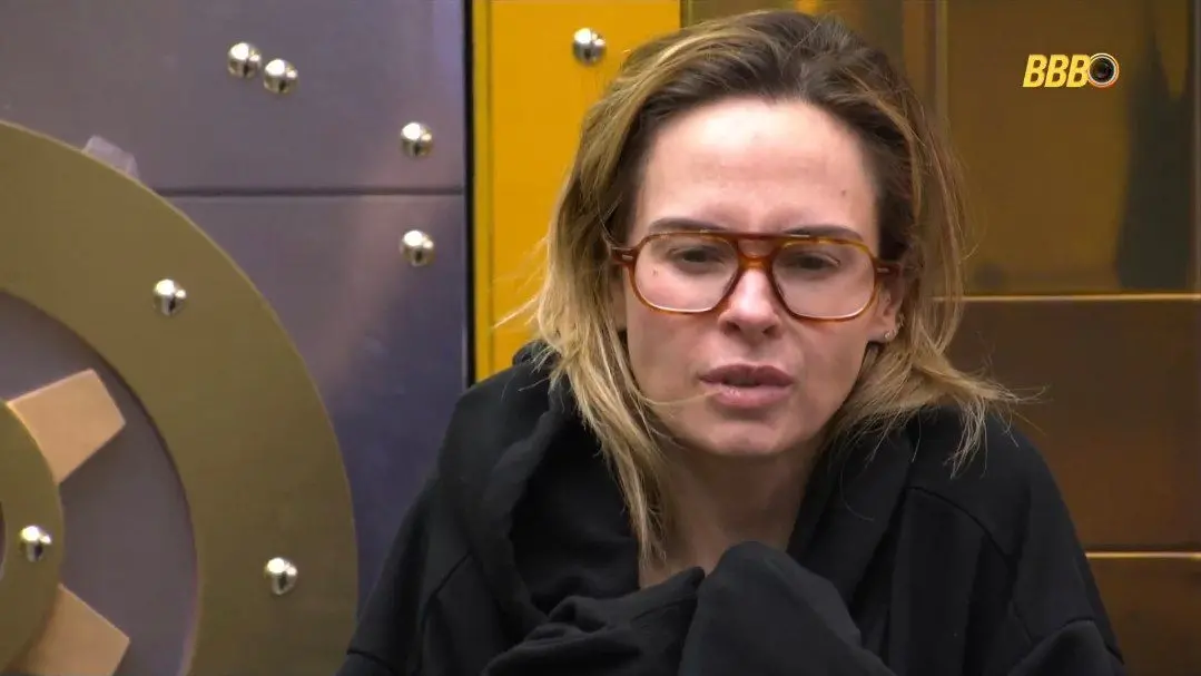 Ana Paula alegou que se cumprisse o desafio proposto, sentiria dores na coluna. 