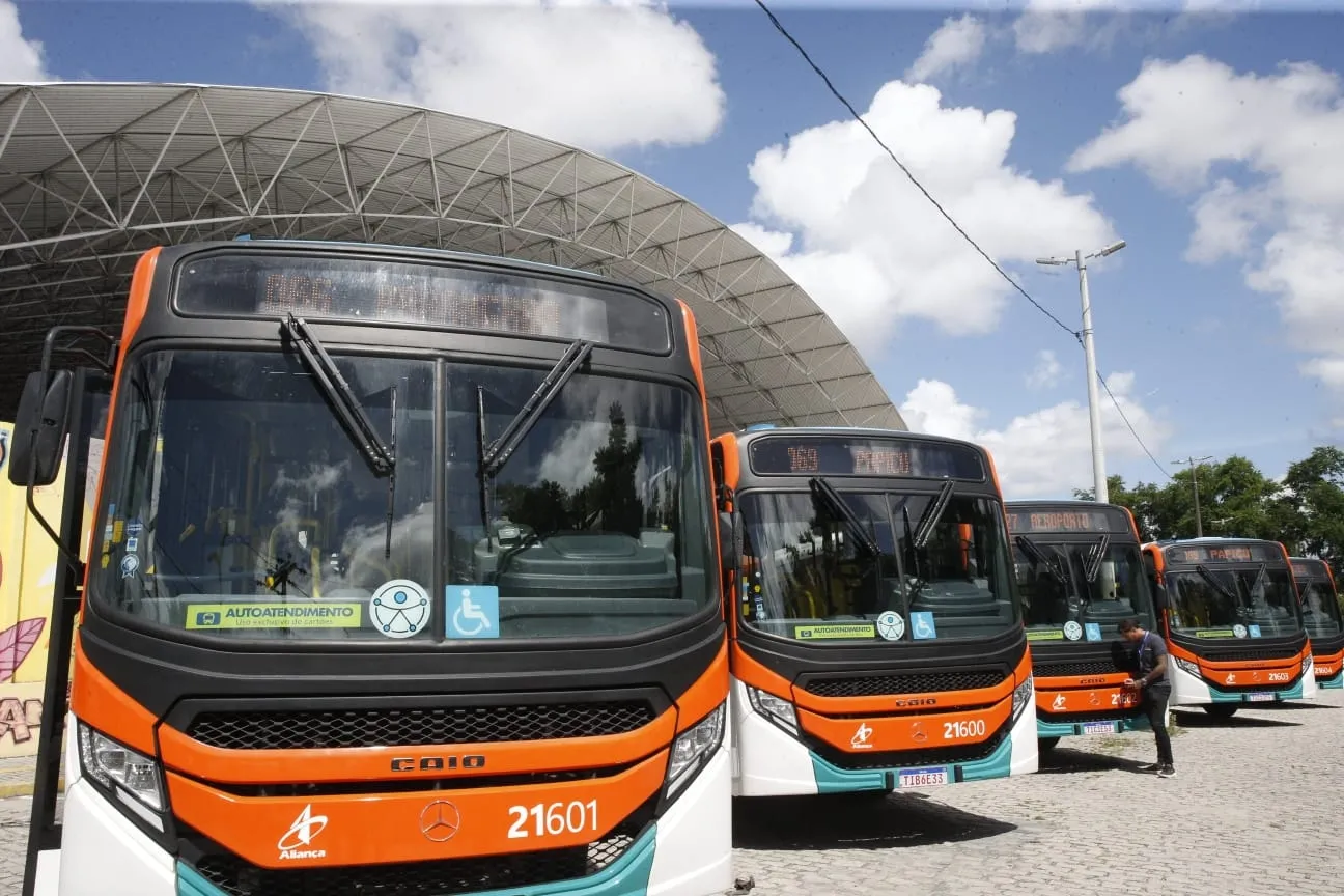 Novos veículos trocam as cores azuis por laranja, o que pode causar estranhamento na população, afirmam busólogos.