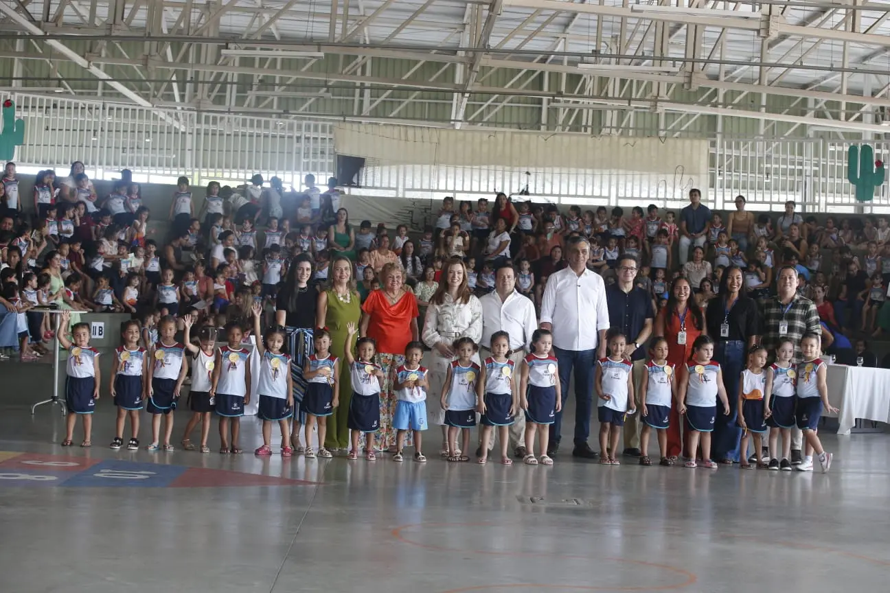foto de evento de comemoração aos 7 anos do CEI Olga e Parsifal Barroso.