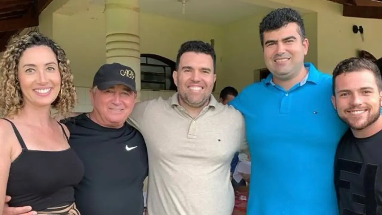 Lorena Batista e família.