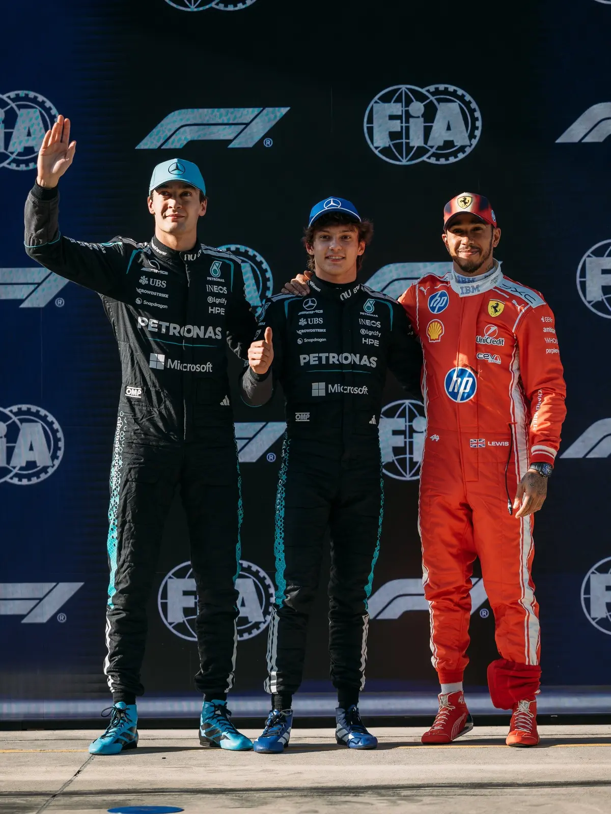 George Russell, Antonelli e Lewis Hamilton no GP da China