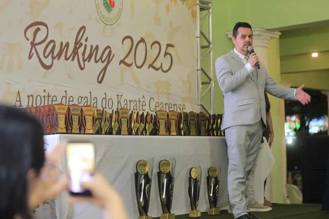 Homenagem ao Karatê Cearense e seus bons resultados em 2025. O presidente da federação, Robyson Régis, foi um dos homenageados da noite.