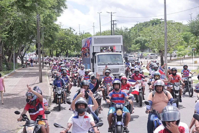 Torcida do Fortaleza celebra título do Cearense.