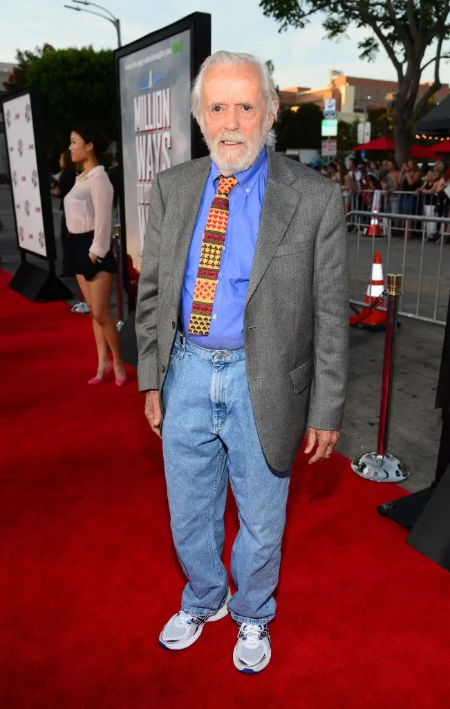 foto do ator Matt Clark em tapete vermelho.