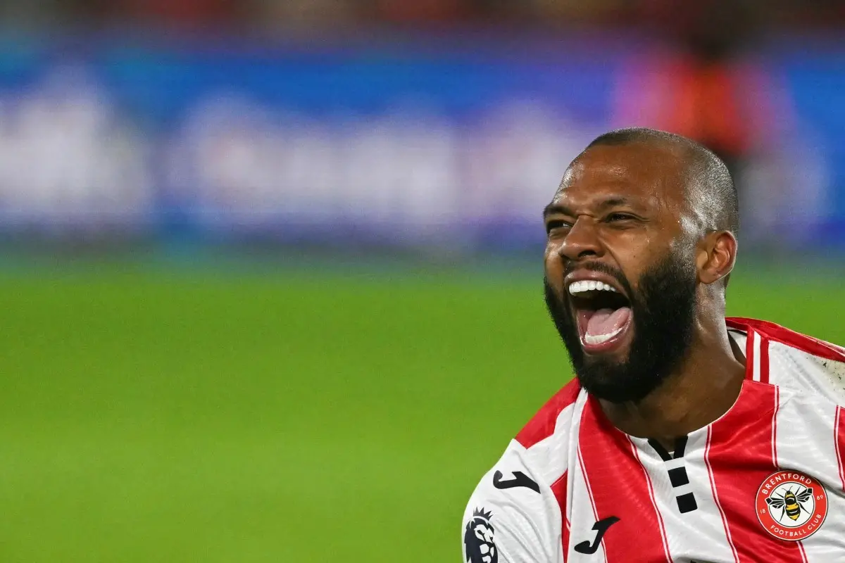 Igor Thiago em ação pelo Brentford-ING