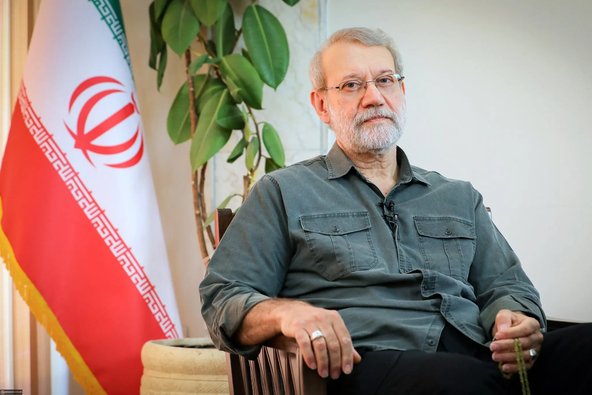 Ali Larijani teria sido atigindo durante um bombardeio realizado em Teerã.