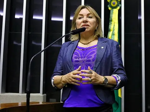Imagem da notícia: PF deflagra operação contra fraudes no INSS no Ceará; deputada Gorete Pereira é um dos alvos