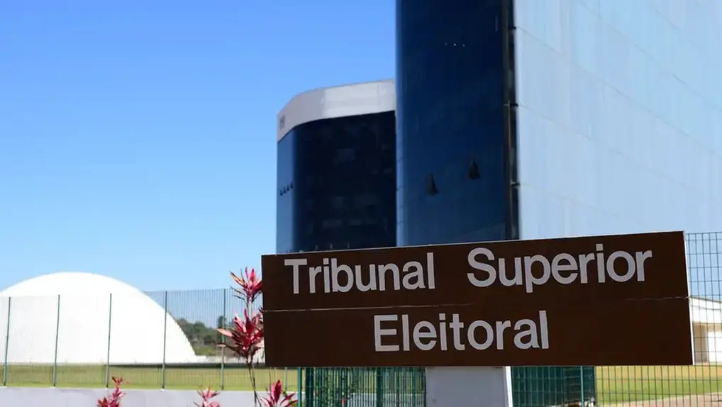 Fachada de prédio moderno com o letreito