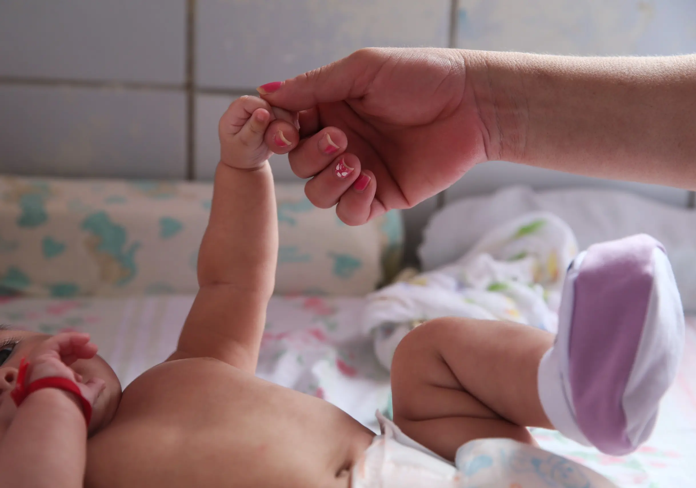 Bebês recém-nascidos, os que precisam de mais tempo de sono, podem dormir até 19 horas por dia.