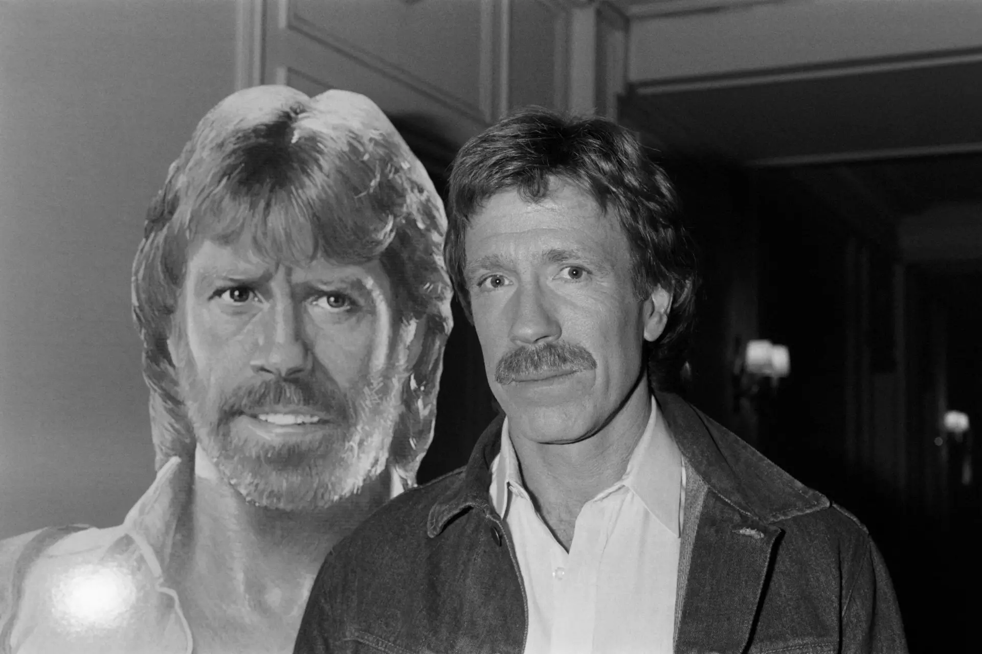 foto do ator Chuck Norris em evento de divulgação de filme.