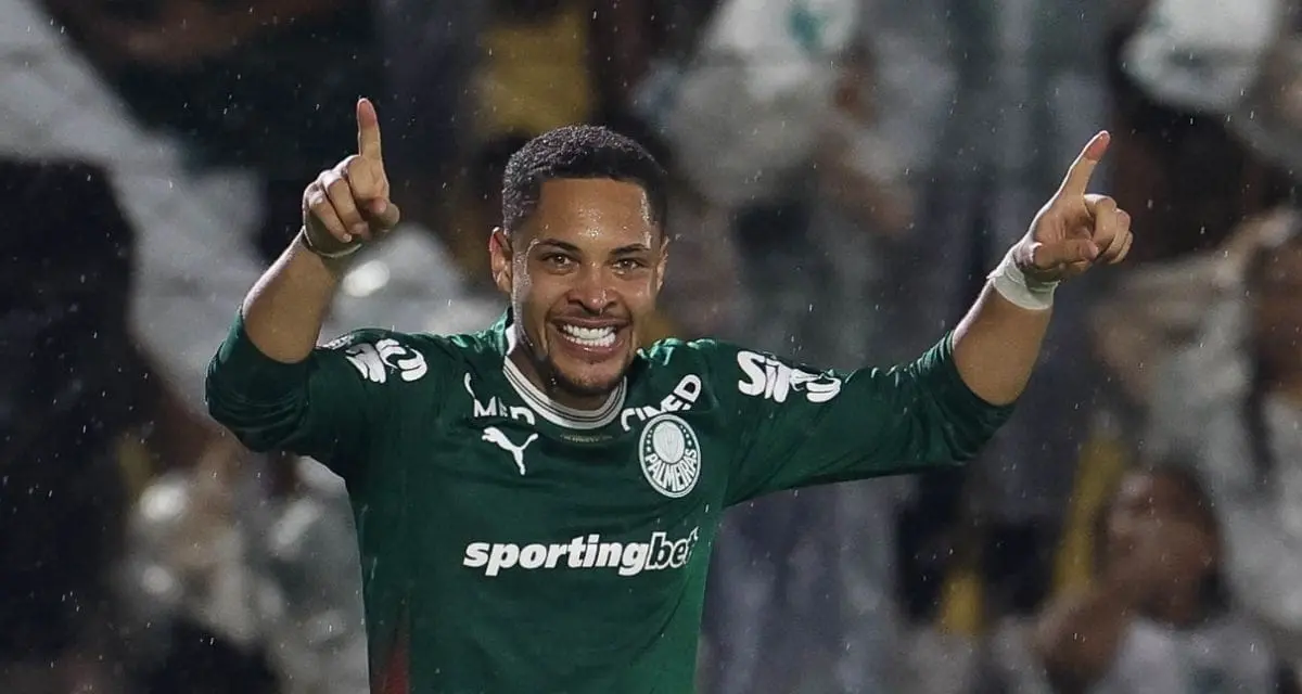 Elenco do Palmeiras reunido em campo