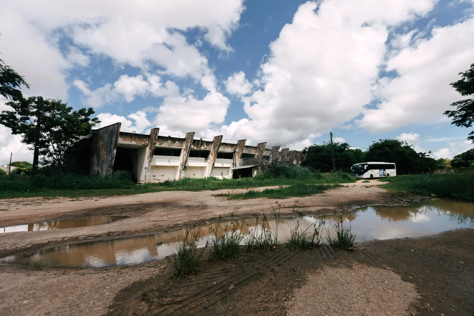 Imagem mostra antigo ginásio do Instituto de Educação Física e Esportes (Iefes) da UFC.