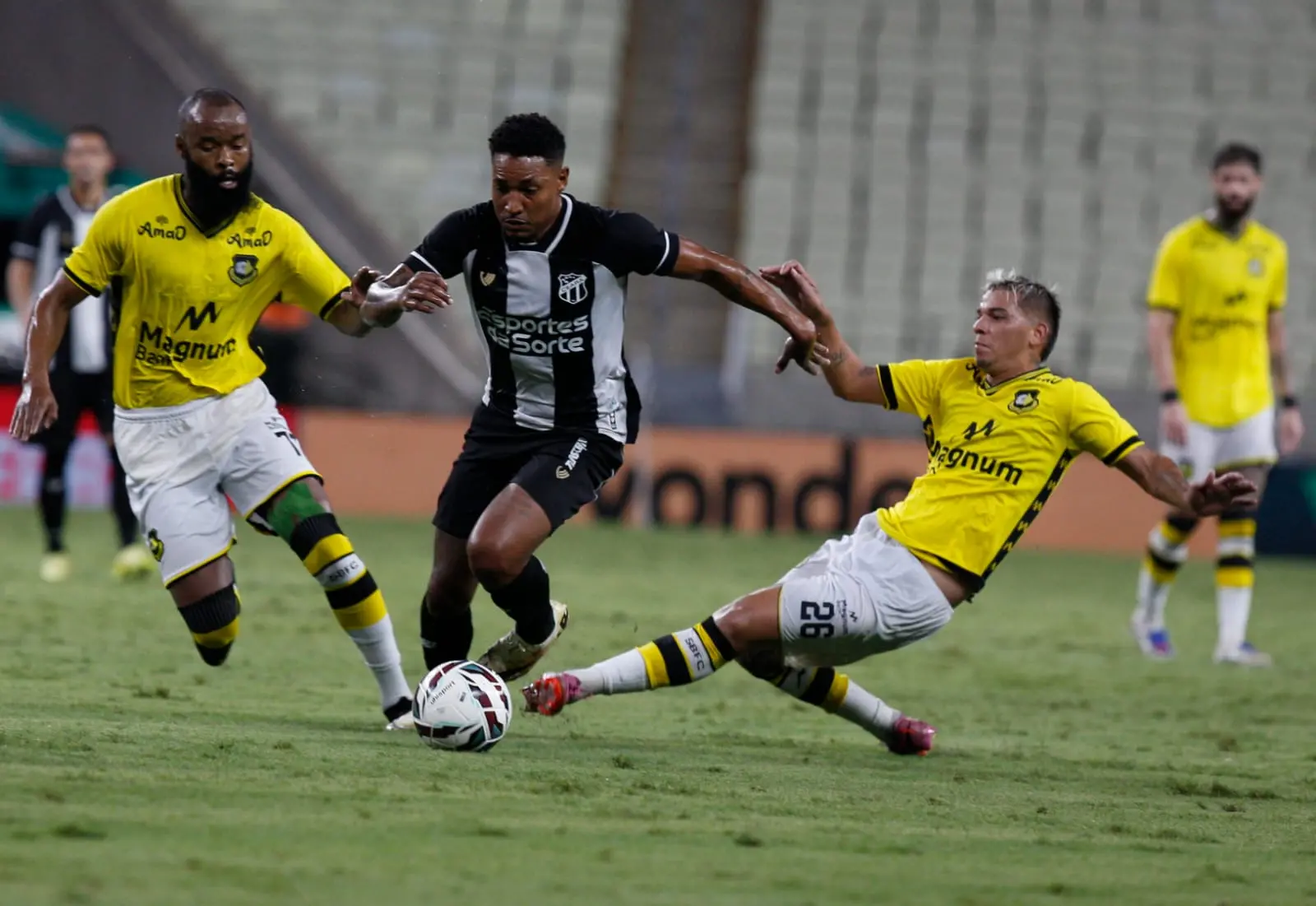 Atletas de Ceará e São Bernardo-SP em ação