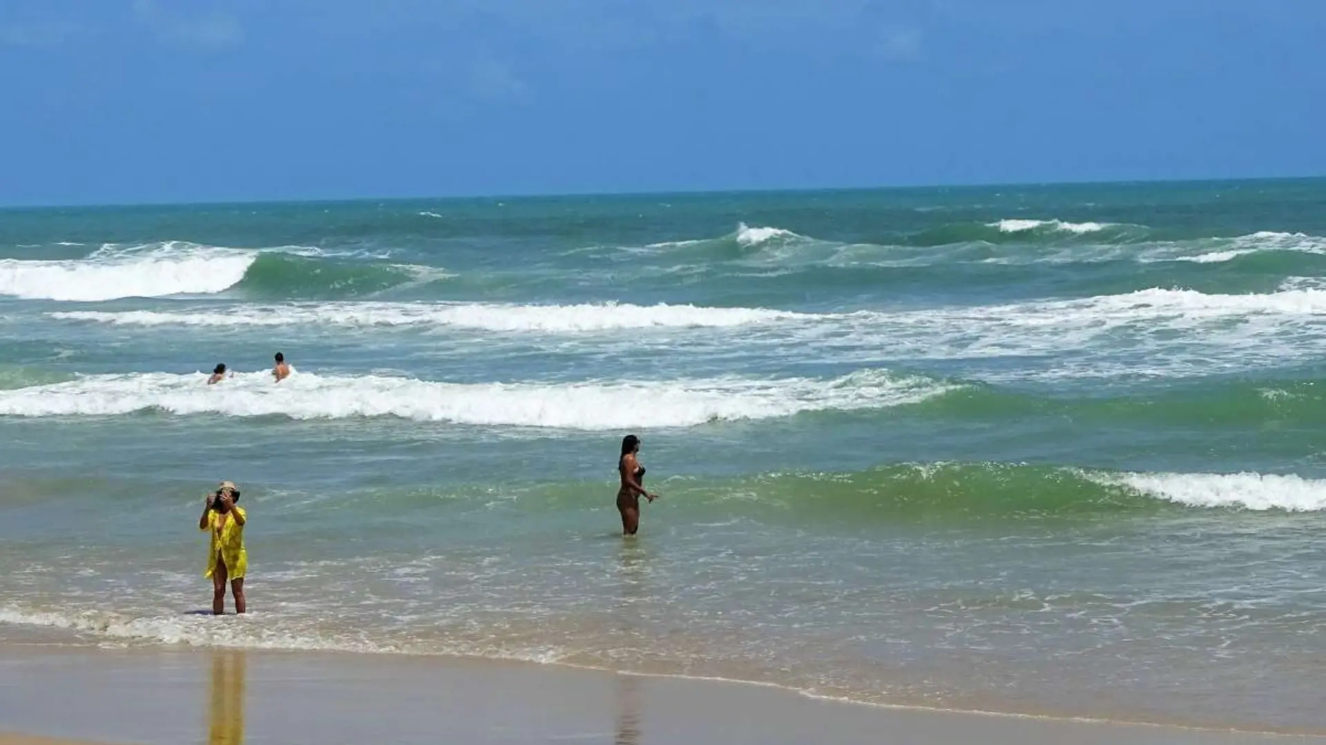 Imagem ilustrativa da praia da Leste Oeste em Fortaleza.