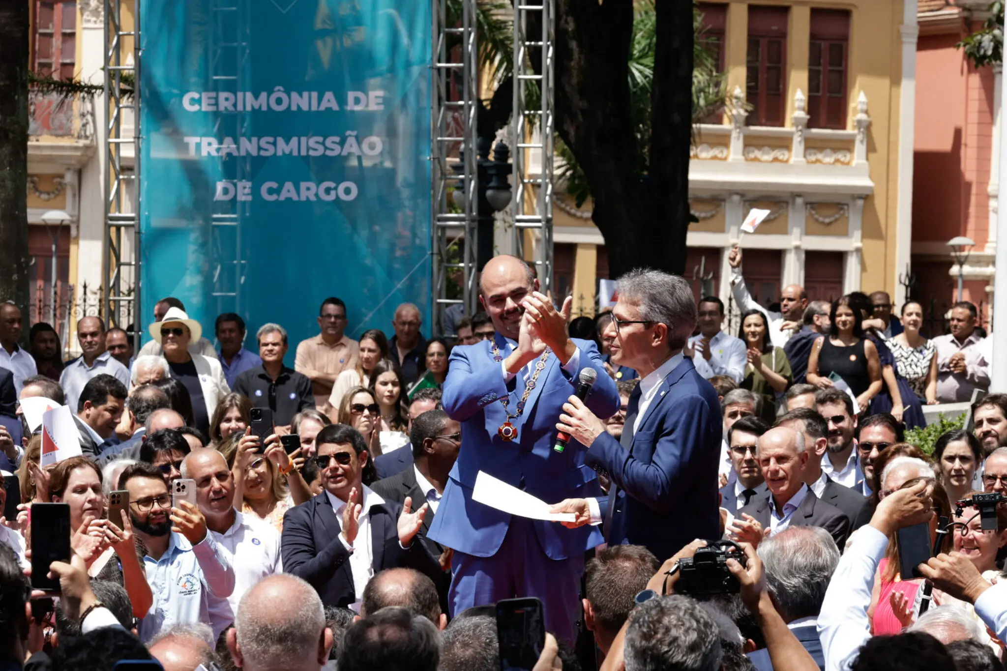 Romeu Zema discursa durante cerimônia.