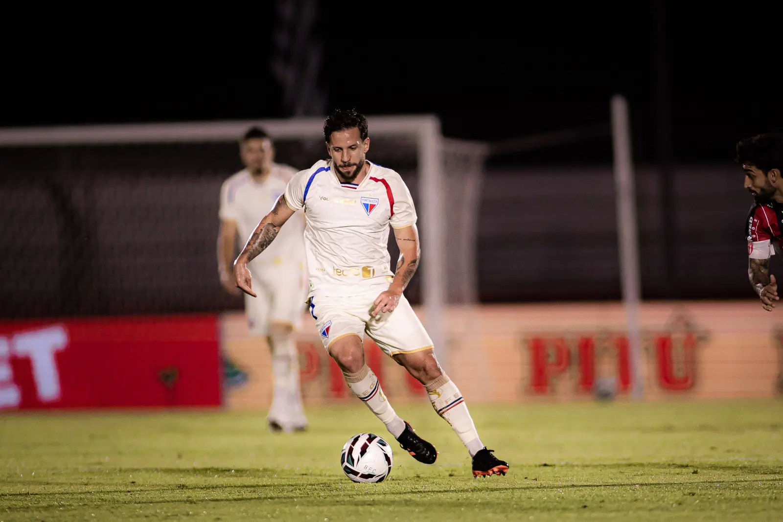 Sasha em ação pelo Fortaleza