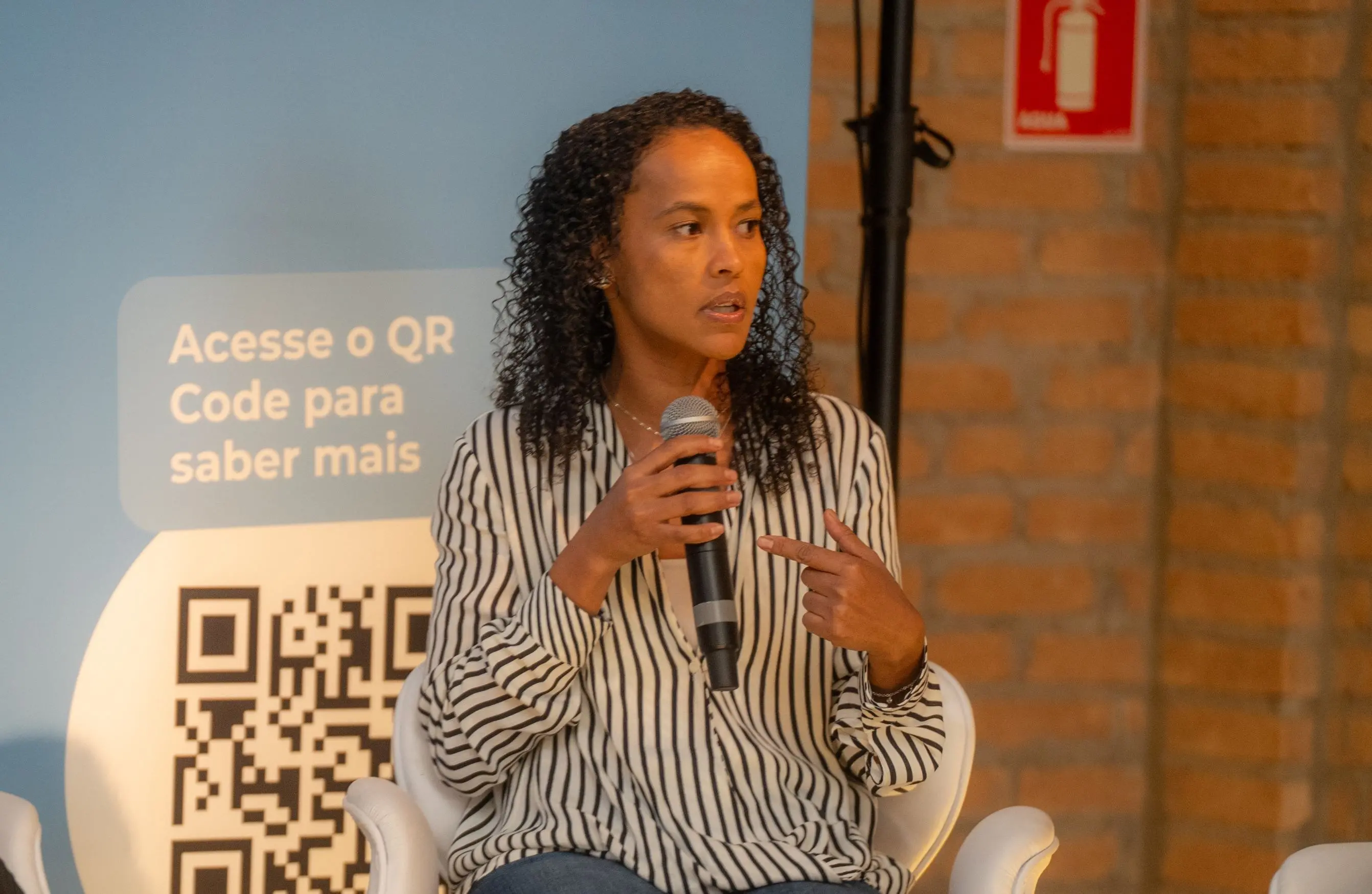 Imagem de Núdia Santana, que teve a filha internada após ser diagnosticada com VSR.