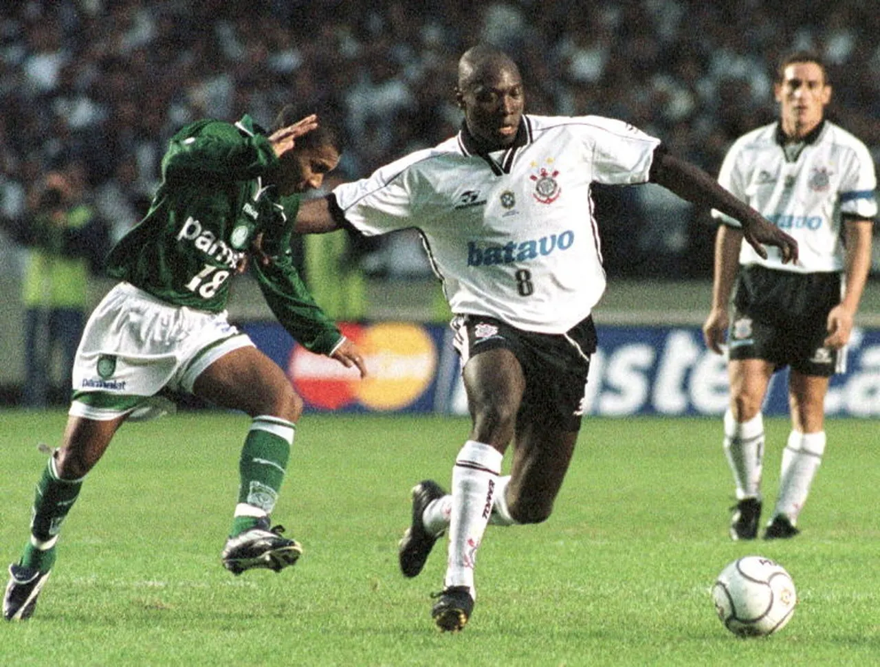 O colombiano Rincon foi um dos grandes jogadores da história do Corinthians