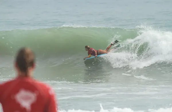 Imagem da notícia Taibinha recebe show de ondas e consagra campeões no Circuito Cearense de Bodyboarding 2026
