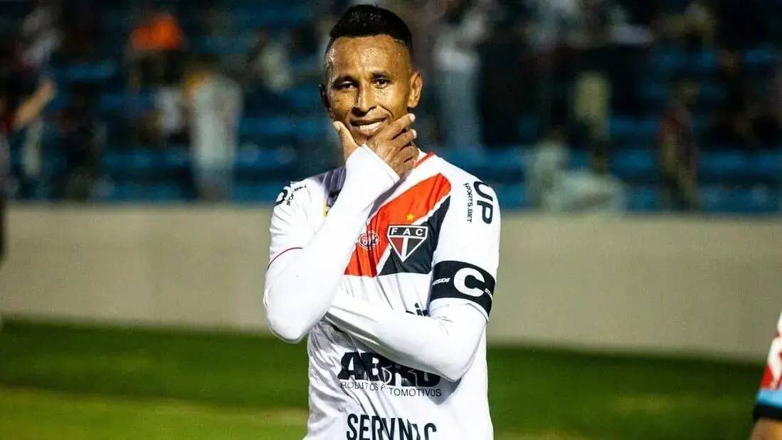 Ciel comemora gol pelo Ferroviário