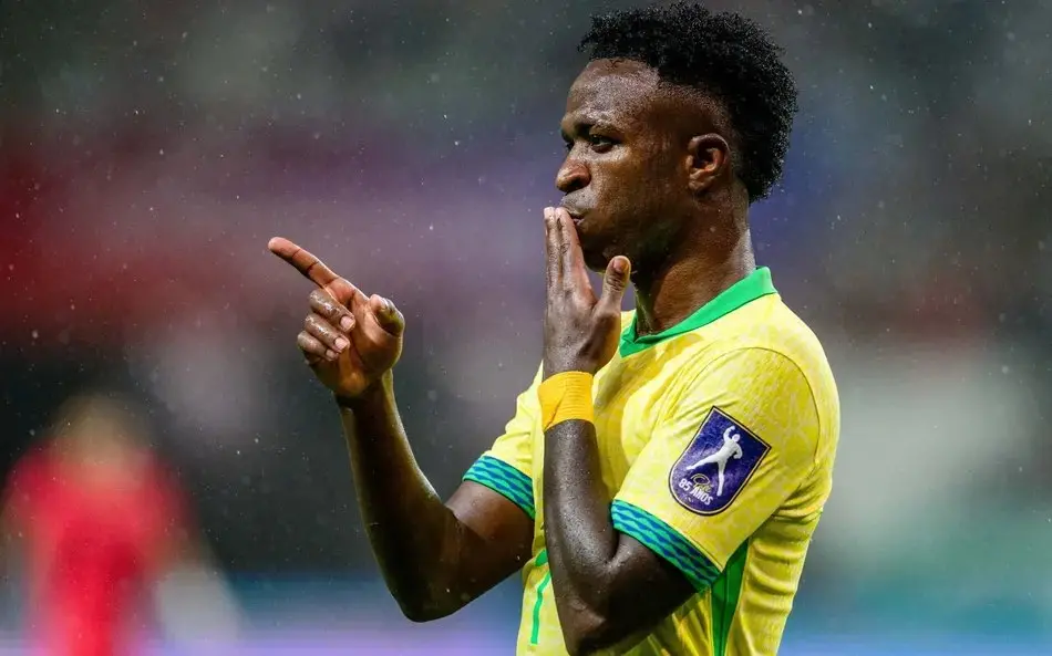 Vini Júnior em ação pela Seleção Brasileira