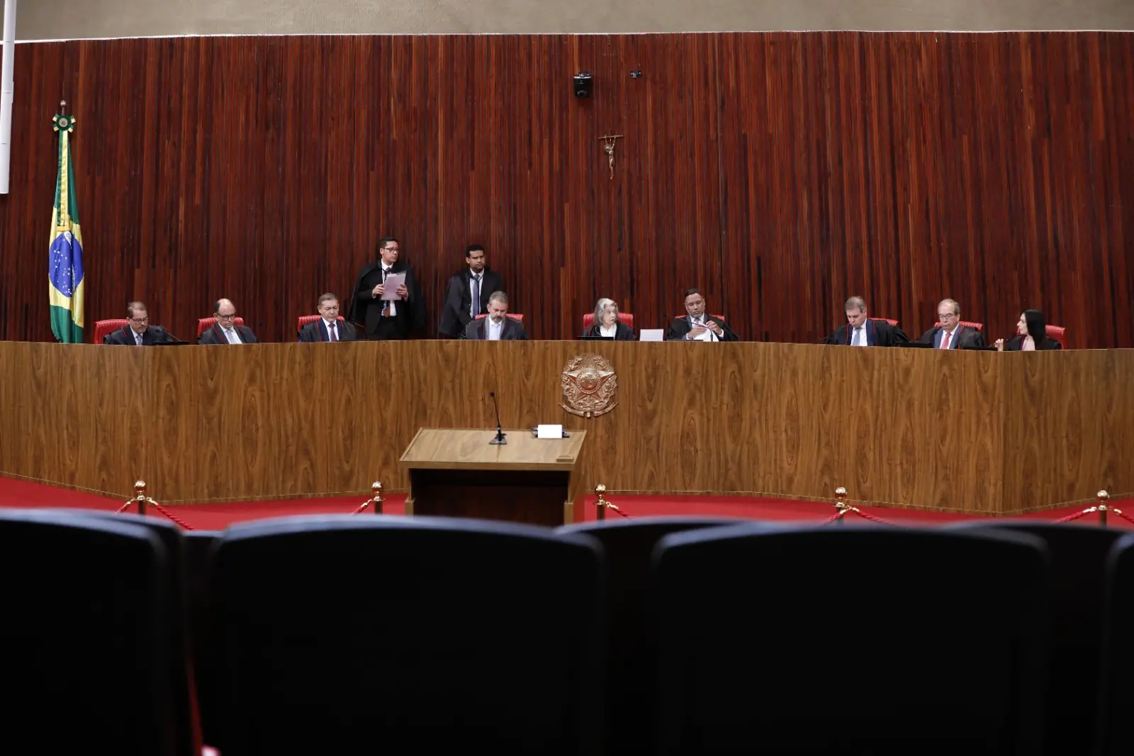 Foto de sessão plenária do TSE.
