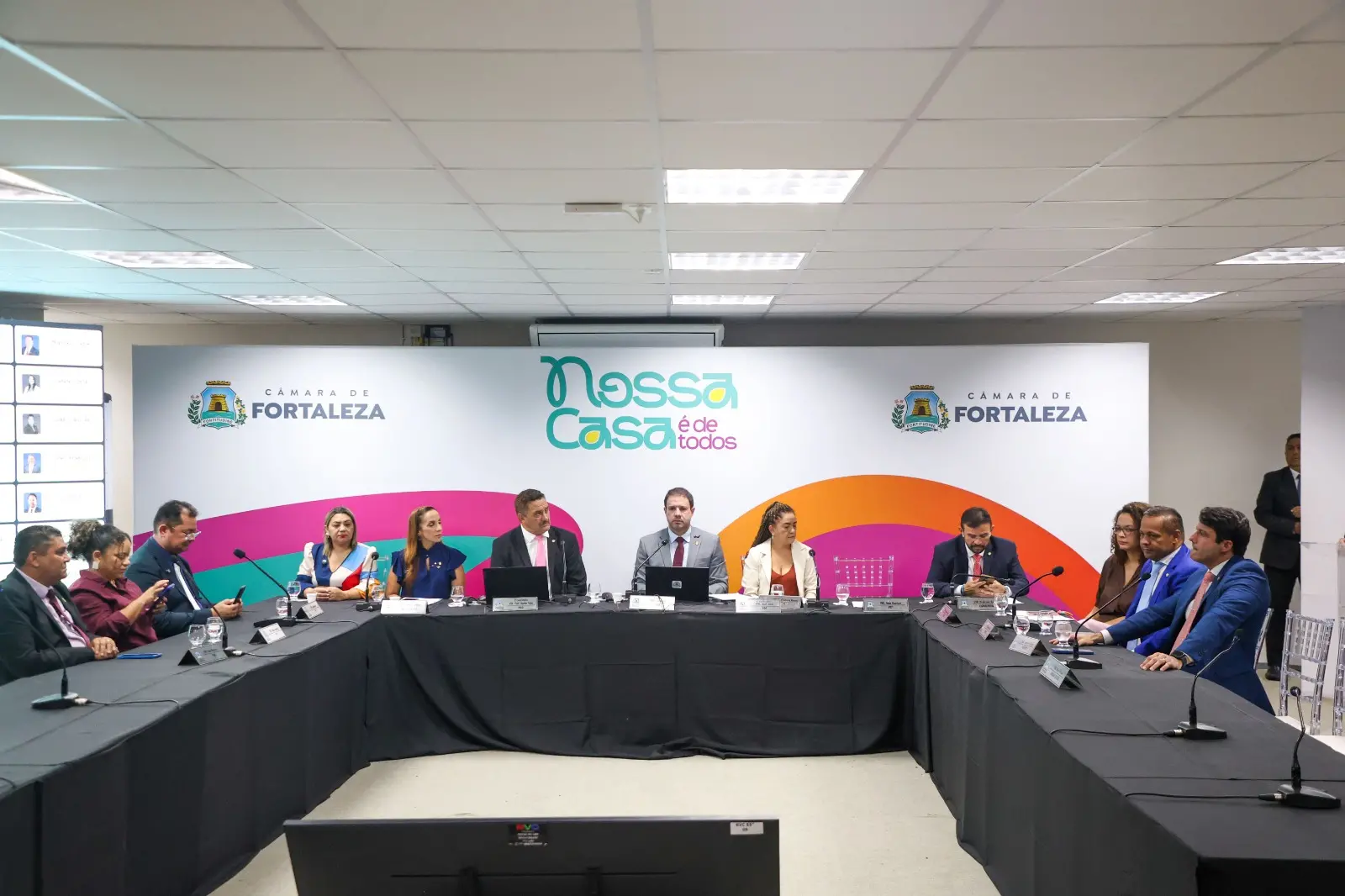 Foto de sessão da Câmara Municipal de Fortaleza no Conjunto Esperança.