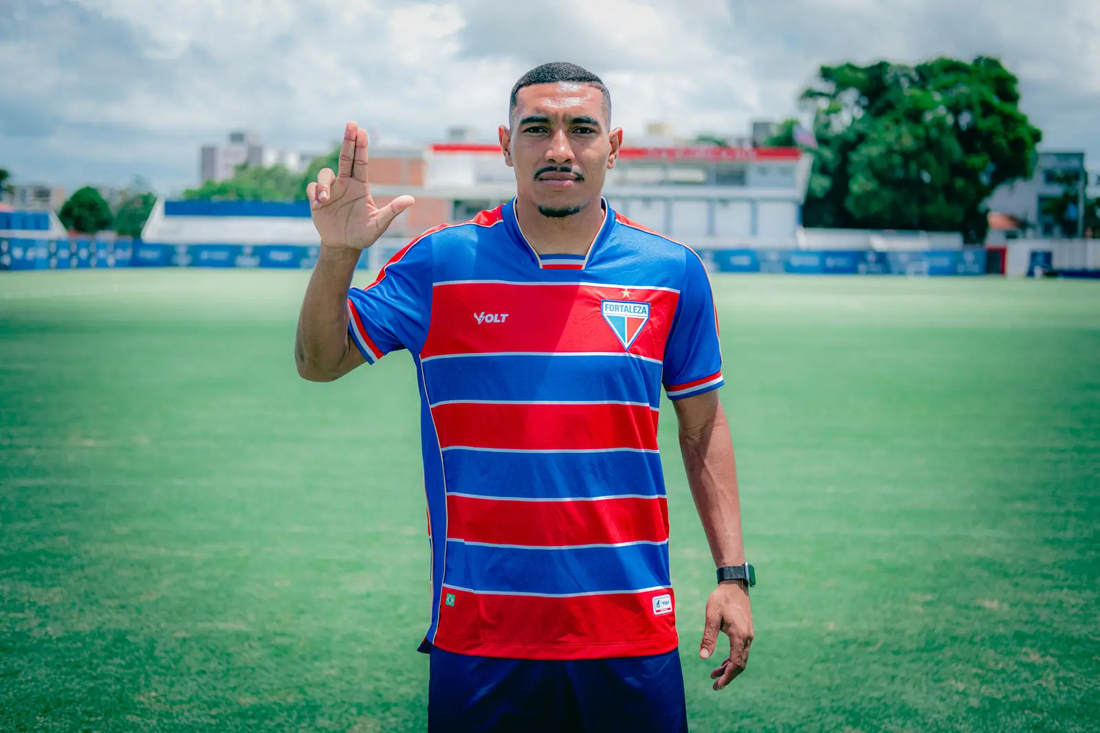 Maurício em ação pelo Fortaleza