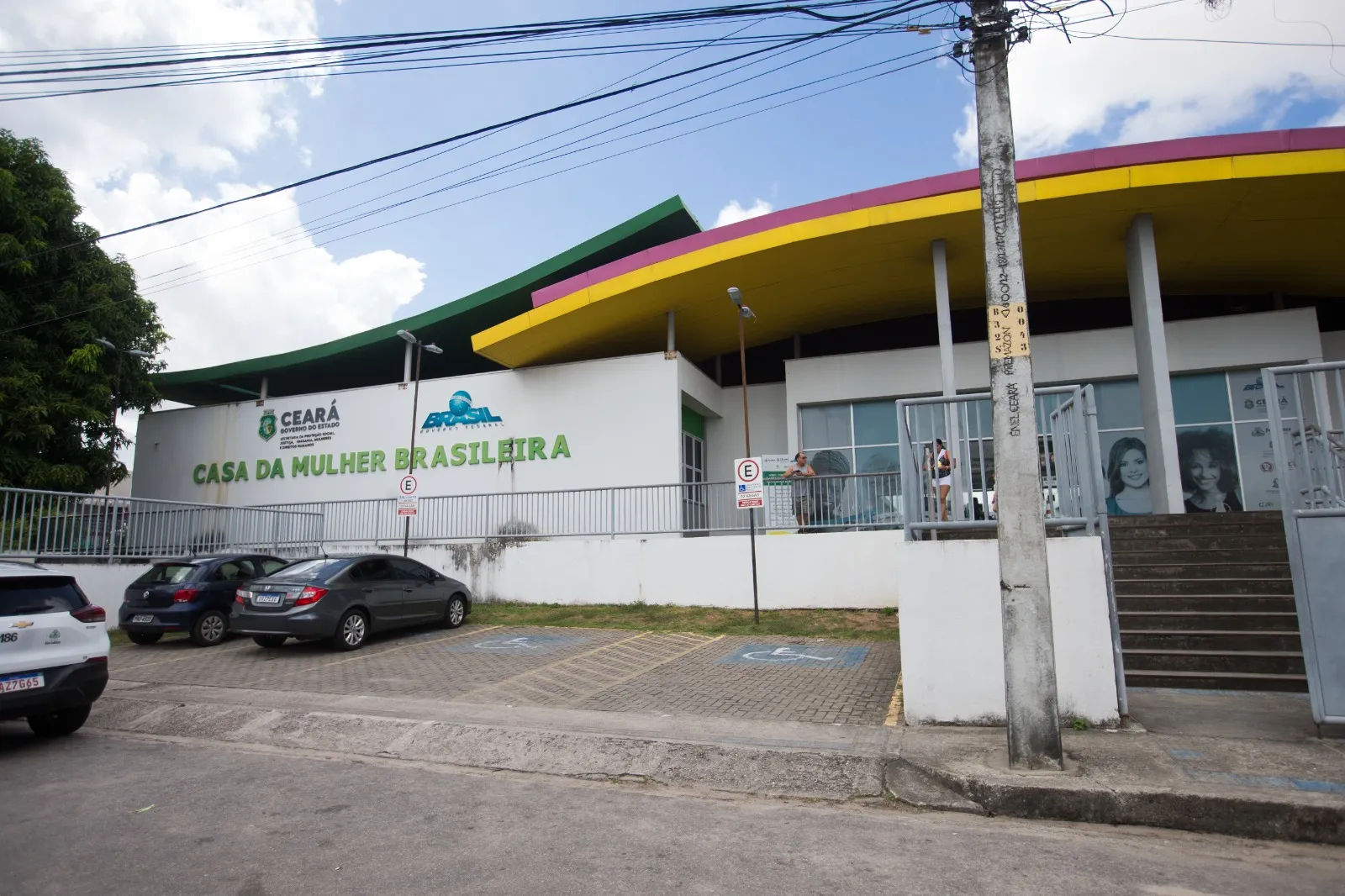 A Casa da Mulher Brasileira está localizada, em Fortaleza, no bairro Couto Fernandes.