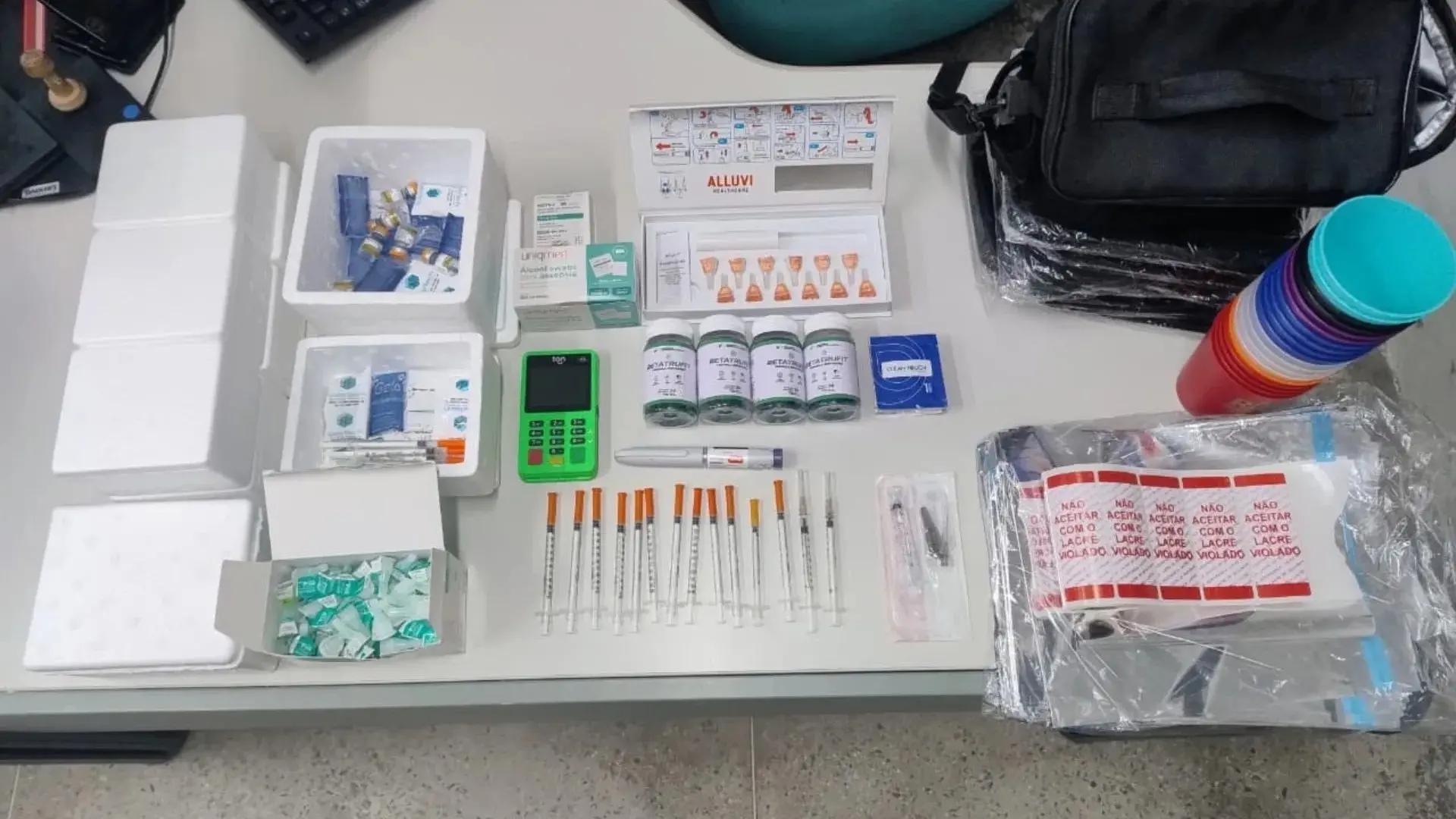 Foto de produtos apreendidos pela PCCE.