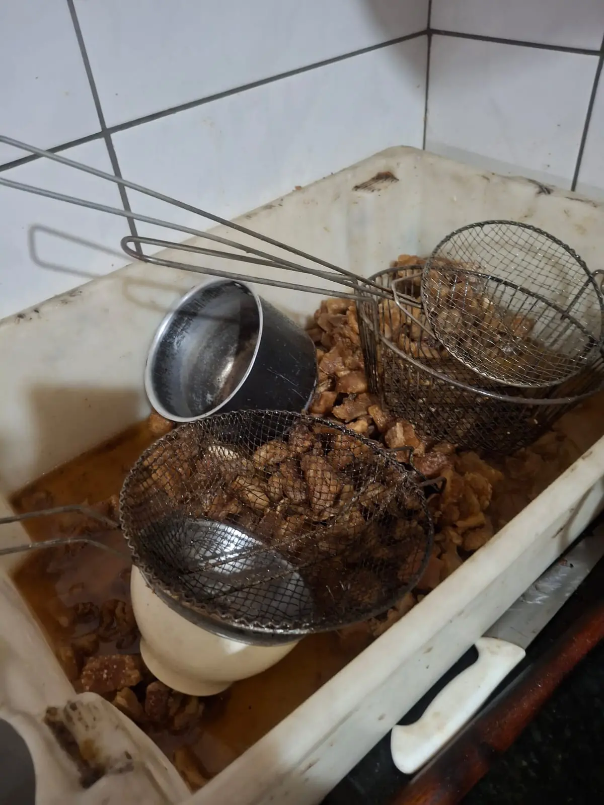 Frituras em restaurante interditado.