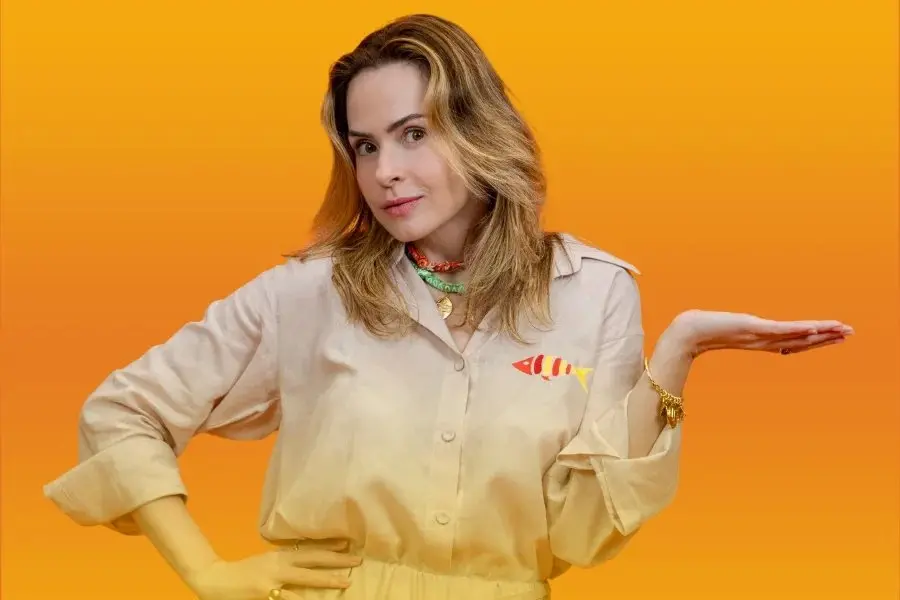 Ana Paula fazendo pose.